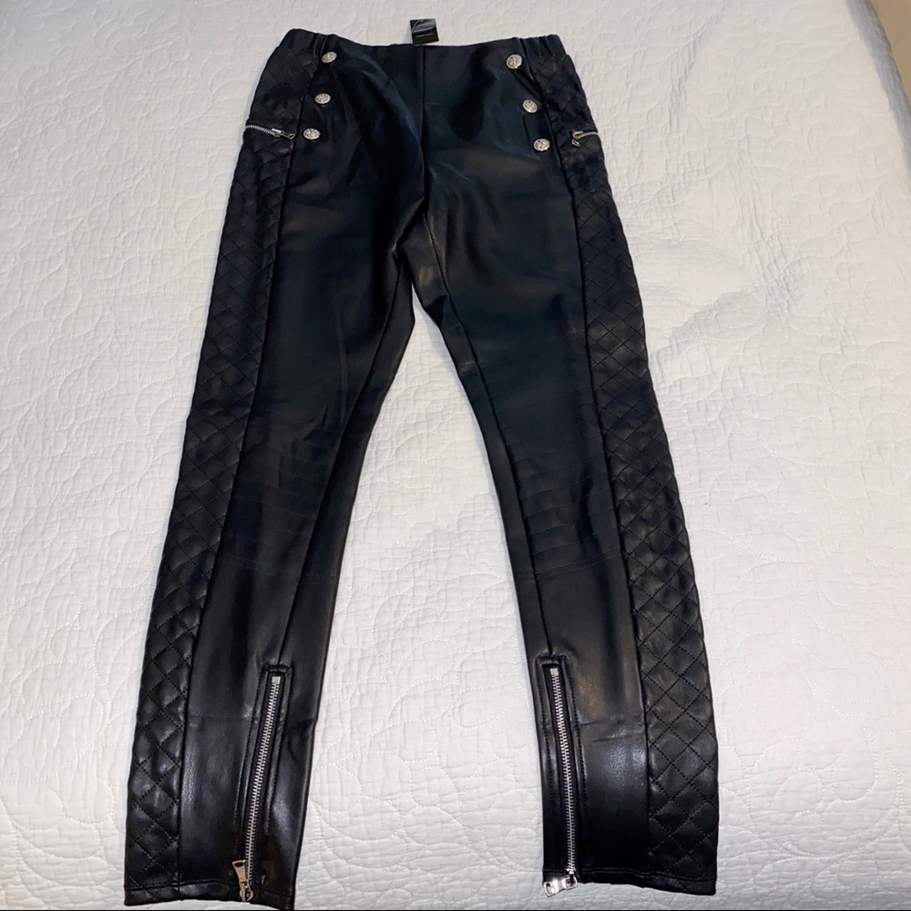 bebe faux leather leggings w/button detail